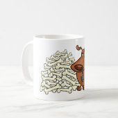 骨の山を積んだ黒犬かわいいペット コーヒーマグカップ (正面左)