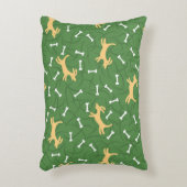 骨の背景を持つ幸運な犬 アクセントクッション (正面(垂直))