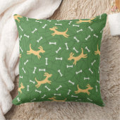 骨の背景を持つ幸運な犬 クッション (ブランケット)