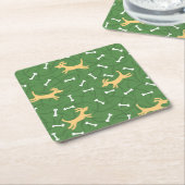 骨の背景を持つ幸運な犬 スクエアペーパーコースター (アングル)