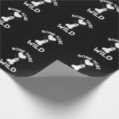 骨は野生の解剖学おもしろいのPun暗いBG ラッピングペーパー (角)