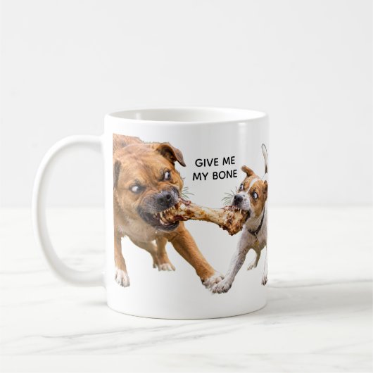 骨を巡る犬の争い コーヒーマグカップ (左)