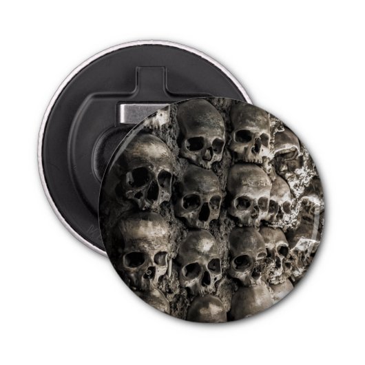 骨チャペルのスカルと骨でいっぱいの壁 栓抜き (正面)