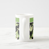 骨中国コーヒーマグ：谷のユリ、黒 ボーンチャイナマグカップ (裏面)