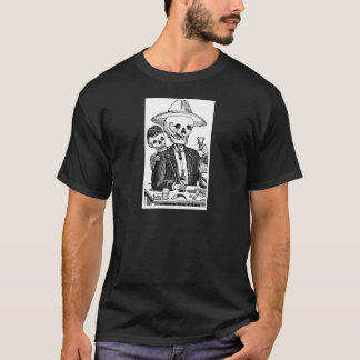 骨組に飲むテキーラおよび煙ること Tシャツ