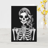 骸骨が飲料を飲む モノクロ ゴシック ハロウィン カード (黄色い花)