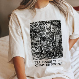骸骨が「この章をもうすぐ読み終えるよ」と読書中 トライブレンドTシャツ