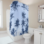 高いヤシの木、青澄んい空。 シャワーカーテン (インサイチュ)