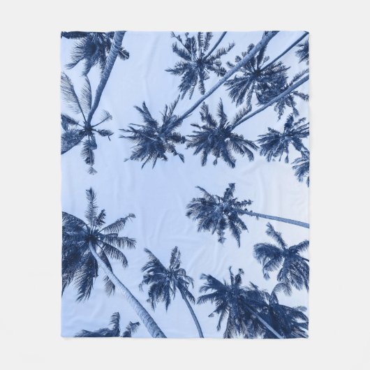 高いヤシの木、青澄んい空。 フリースブランケット (正面)