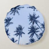 高いヤシの木、青澄んい空。 ラウンドクッション (裏面)