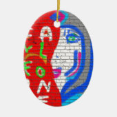 高い女司祭顔決して一人のグラフィティアート セラミックオーナメント (正面)