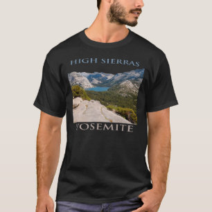 高い山脈暗闇のTシャツ Tシャツ