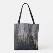 高い白いトウヒの冬の金日没 トートバッグ (裏面)