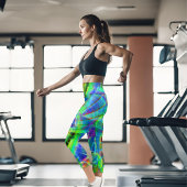 高い腰のカプリスを歩幅で広げる カプリレギンス