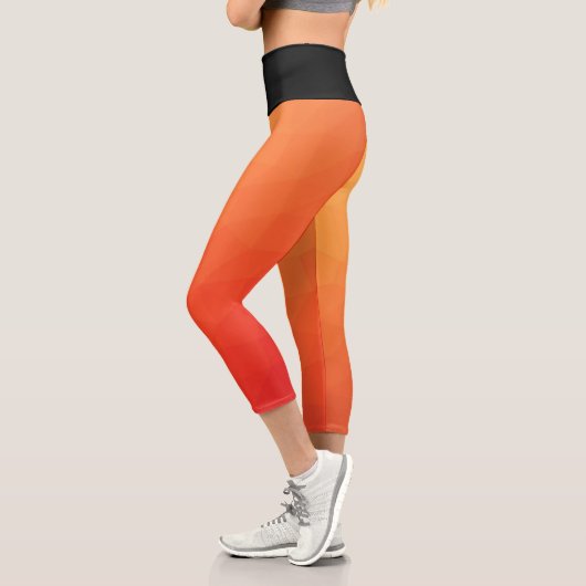 高い腰のカプリス カプリレギンス (左)