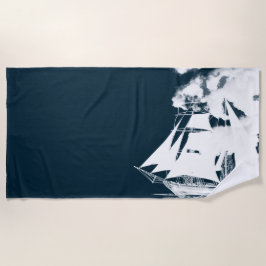 高い船と雲航海の ビーチタオル