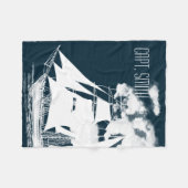 高い船と雲航海の フリースブランケット (正面(横))