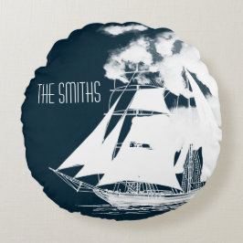 高い船と雲航海の ラウンドクッション