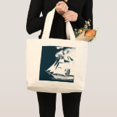 高い船と雲航海の ラージトートバッグ (正面(商品))