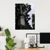 高くそびえる墓石 ポスター (ホームオフィス)