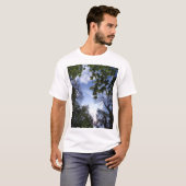 高くそびえる木 – ツリーシリーズの一部 Tシャツ (正面フル)