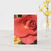 高く赤いバラ カード (黄色い花)