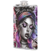 高価で難しく、背筋の良い女性のボス フラスク (左)