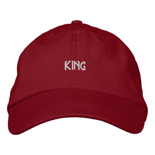 高品質なメンズコットン素材を使用したKING Text 刺繍入りキャップ (正面)