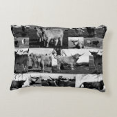 高地の牛は白黒でコラージュする アクセントクッション (裏面)