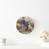 高地のlandscaのwolfhoundsを持つスコットランドの男の子 ラウンド壁時計 (ホーム)