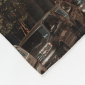 高層歩く近くの通りの人建物  フリースブランケット (角)