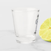 高度にコアレートされたコアラ ショットグラス (左)