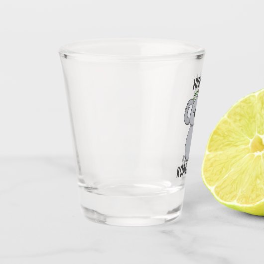 高度にコアレートされたコアラ ショットグラス (左)