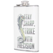 高精度でシャープなストライク – Cobraデザイン フラスク (左)