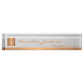 高級エレガントホワイトレザー金ゴールドモノグラムの デスクネームプレート (正面)