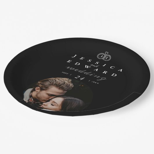 高級エレガント白黒モノグラム結婚フォト ペーパープレート (アングル)