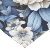 高級感のある青と白と象牙色の花柄の豪華なテーブルクロス テーブルクロス (アングル)