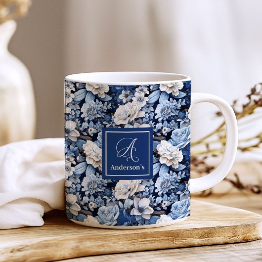 高級感のある青と白の花のオーダーメイドコーヒーマグ コーヒーマグカップ