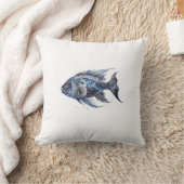 高級感のある黒い魚のスモール クッション (ブランケット)
