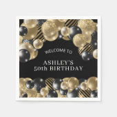 高級感のある黒とゴールドの50歳の誕生日パーティー スタンダードカクテルナプキン (正面)