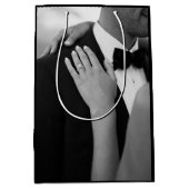 高級感のある黒と白の結婚式ギフトバッグ ミディアムペーパーバッグ (正面)