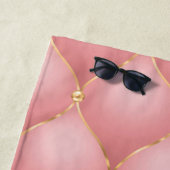 高級赤面ピンクローズ金ゴールドダイヤモンドタフテッドパターン ビーチタオル (インサイチュ)