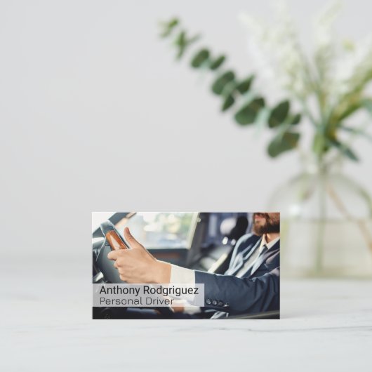 高級車を運転するスーツを着た人 名刺 (スタンド正面)