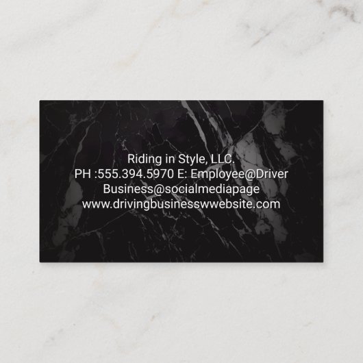 高級車を運転するスーツを着た人 名刺 (裏面)