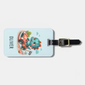 高速の車を運転するかわいいレーサーDino ラゲッジタグ (正面横)