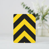 高速はっきりした交通のまわりに山 (スタンド正面)