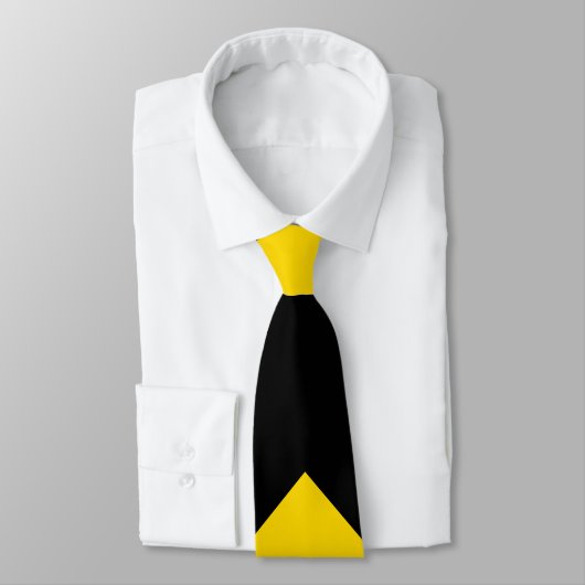 高速はっきりした交通のまわりに山 ネクタイ (タイ)