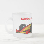 高速レーシングカー漫画イラストレーション フロストグラスマグカップ (左)