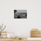 高速道路沿いの車と列車 ポスター (キッチン)