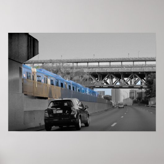高速道路沿いの車と列車 ポスター (正面)